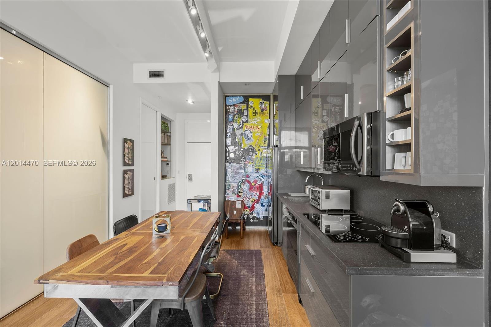 2001 Meridian Ave 404