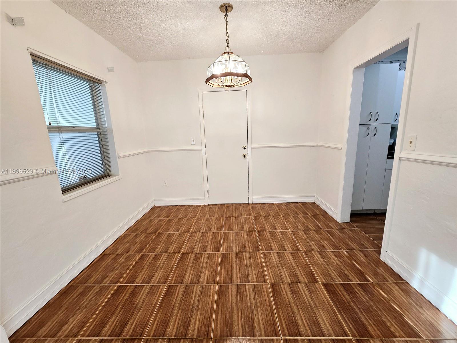 SUN RAY HOMES GREYNOLDS P - Residential Lease