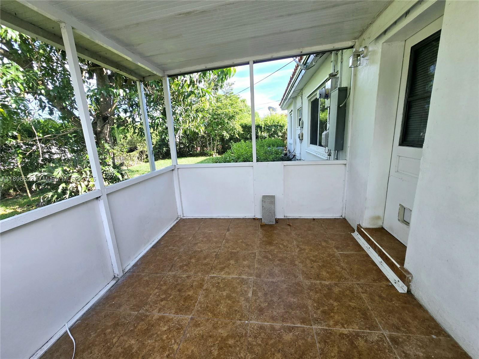 SUN RAY HOMES GREYNOLDS P - Residential Lease