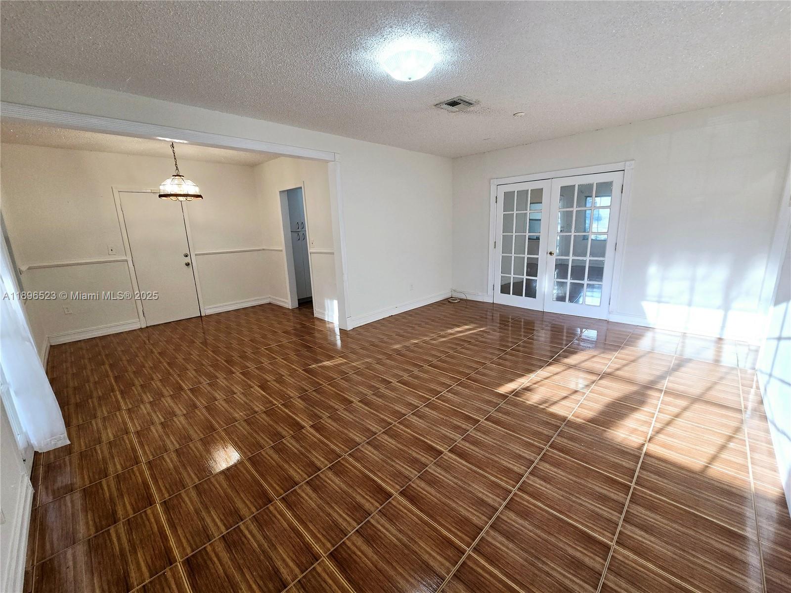 SUN RAY HOMES GREYNOLDS P - Residential Lease