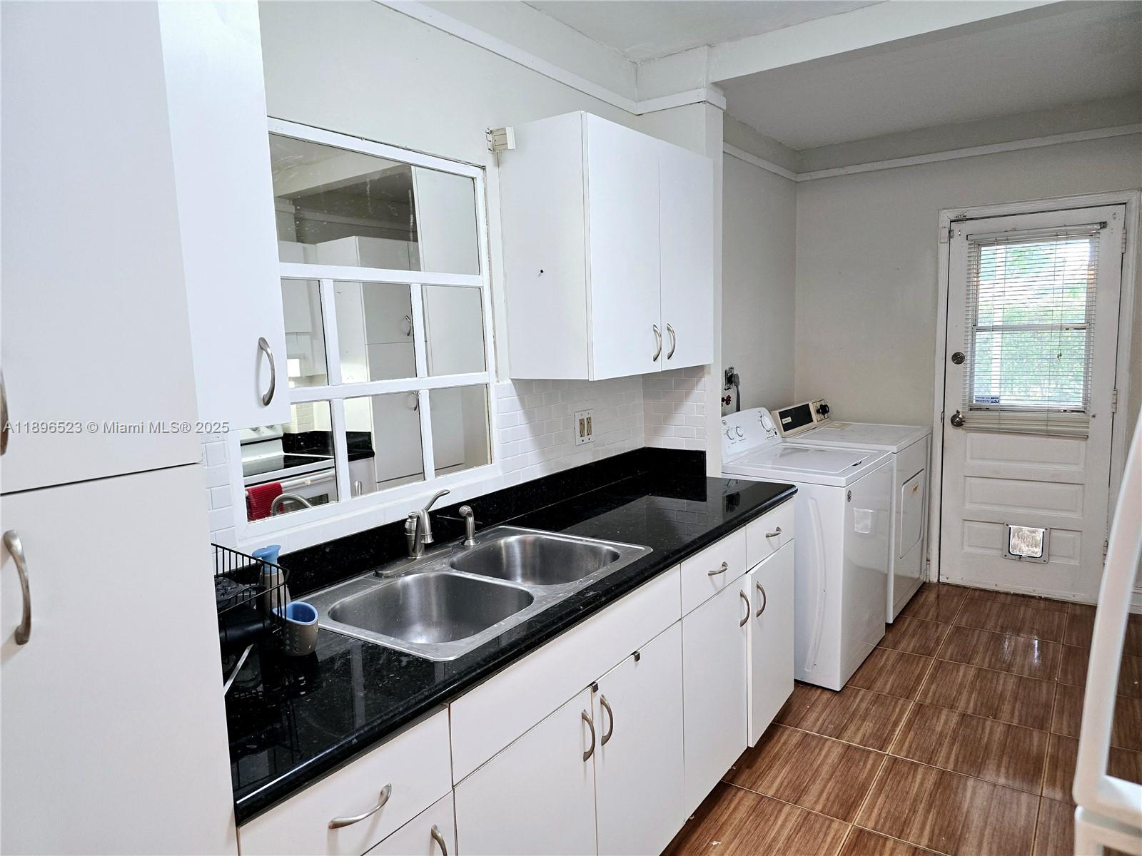 SUN RAY HOMES GREYNOLDS P - Residential Lease