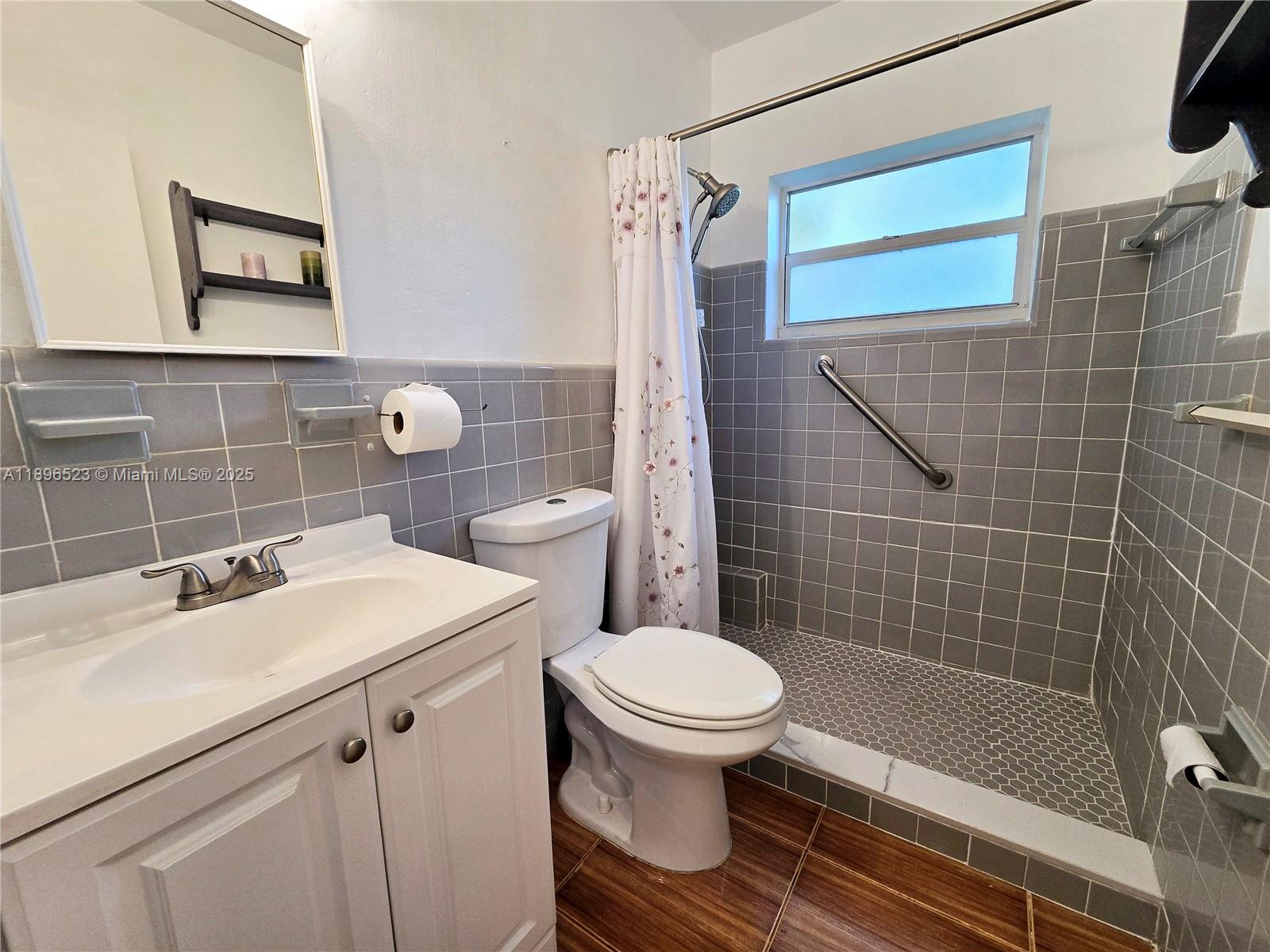 SUN RAY HOMES GREYNOLDS P - Residential Lease