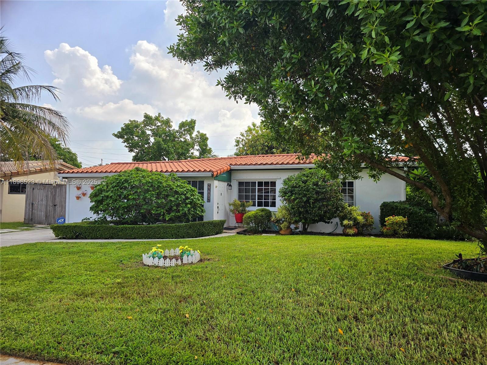 SUN RAY HOMES GREYNOLDS P - Residential Lease