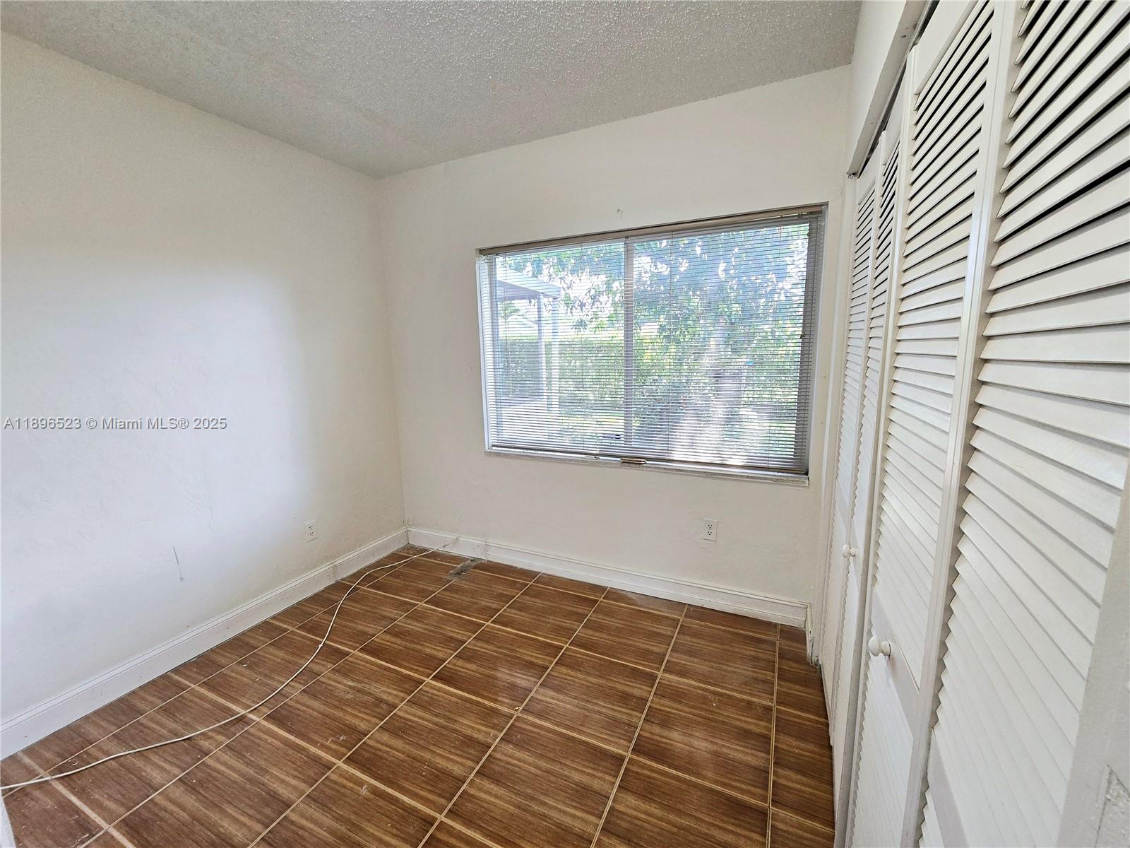 SUN RAY HOMES GREYNOLDS P - Residential Lease