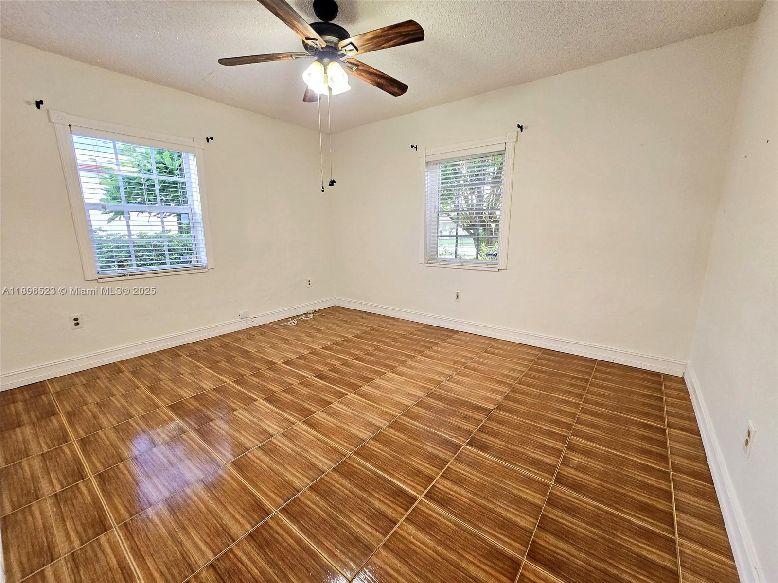 SUN RAY HOMES GREYNOLDS P - Residential Lease