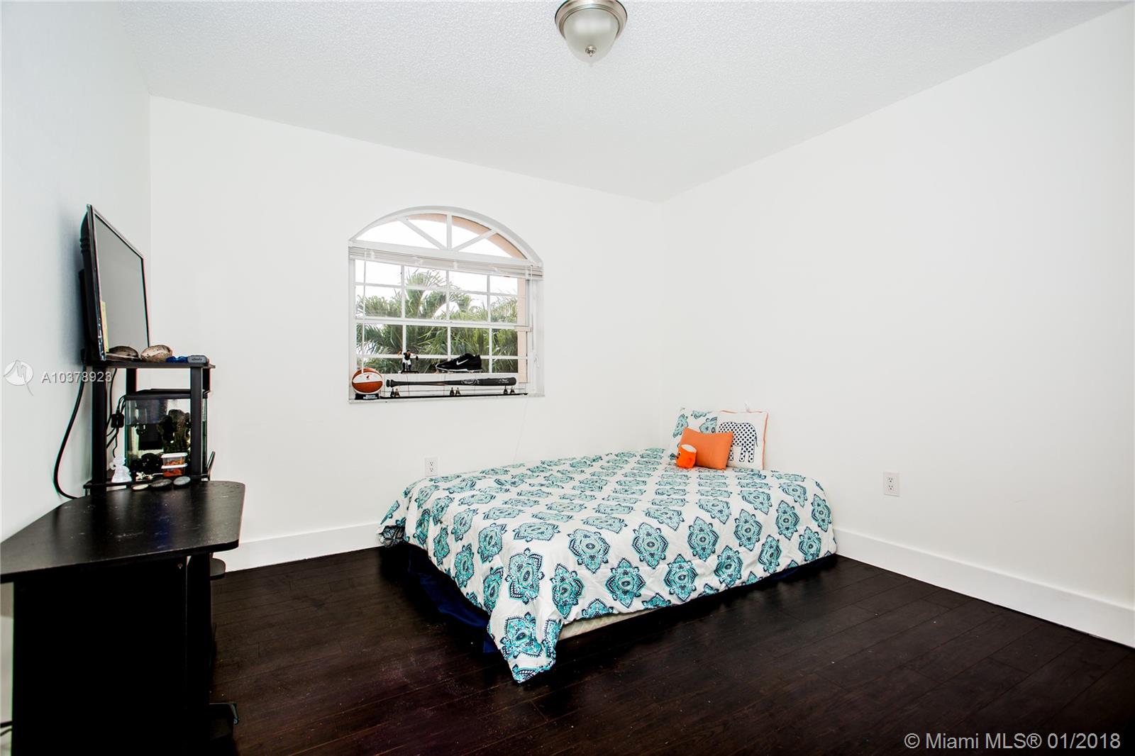 IVIS AT LOYOLA - Residential