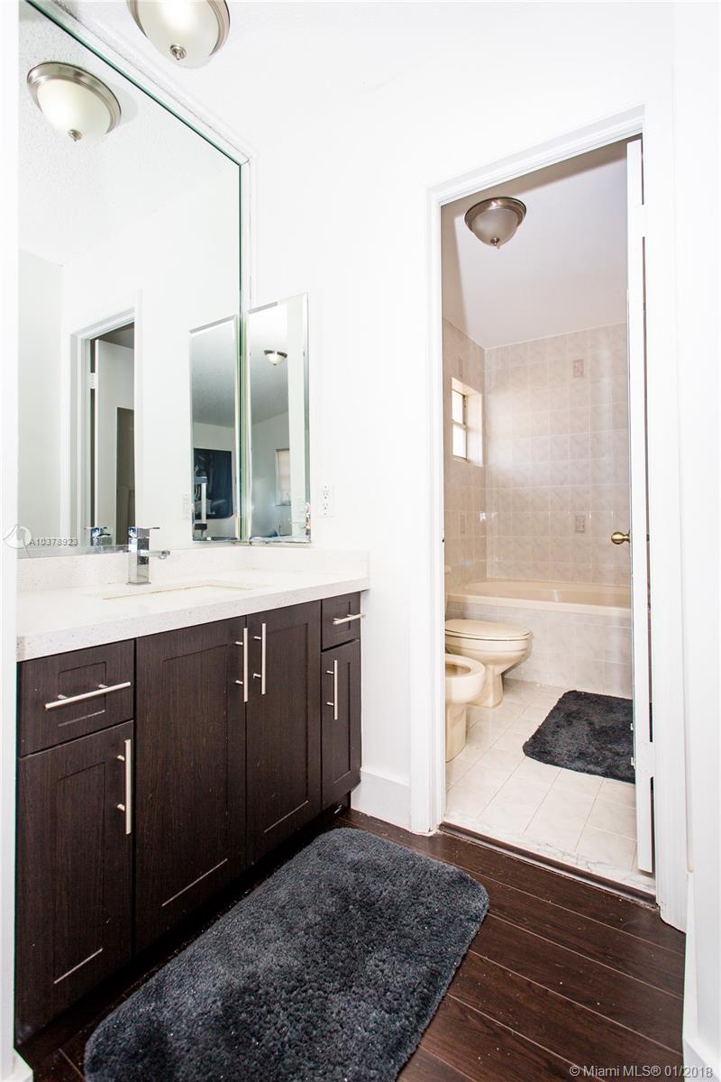 IVIS AT LOYOLA - Residential