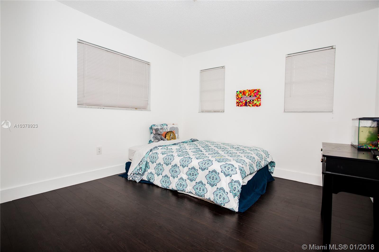 IVIS AT LOYOLA - Residential