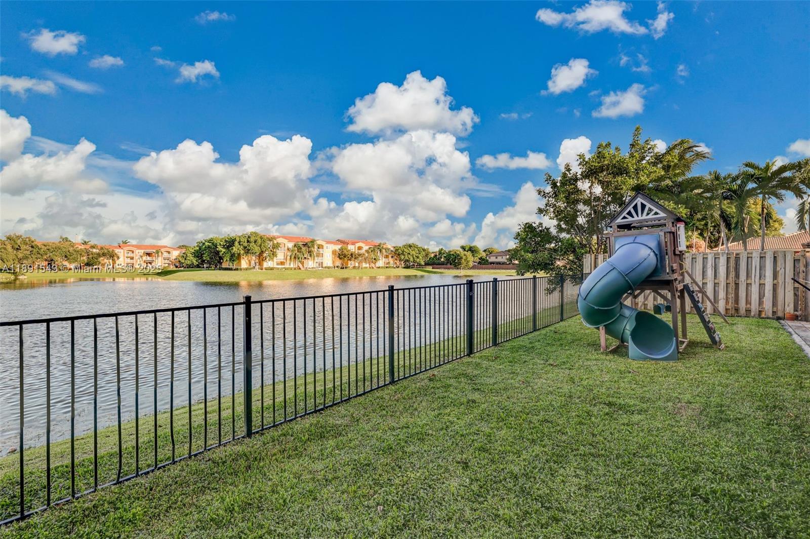 PELICAN BAY AT OLD CUTLER - Residential