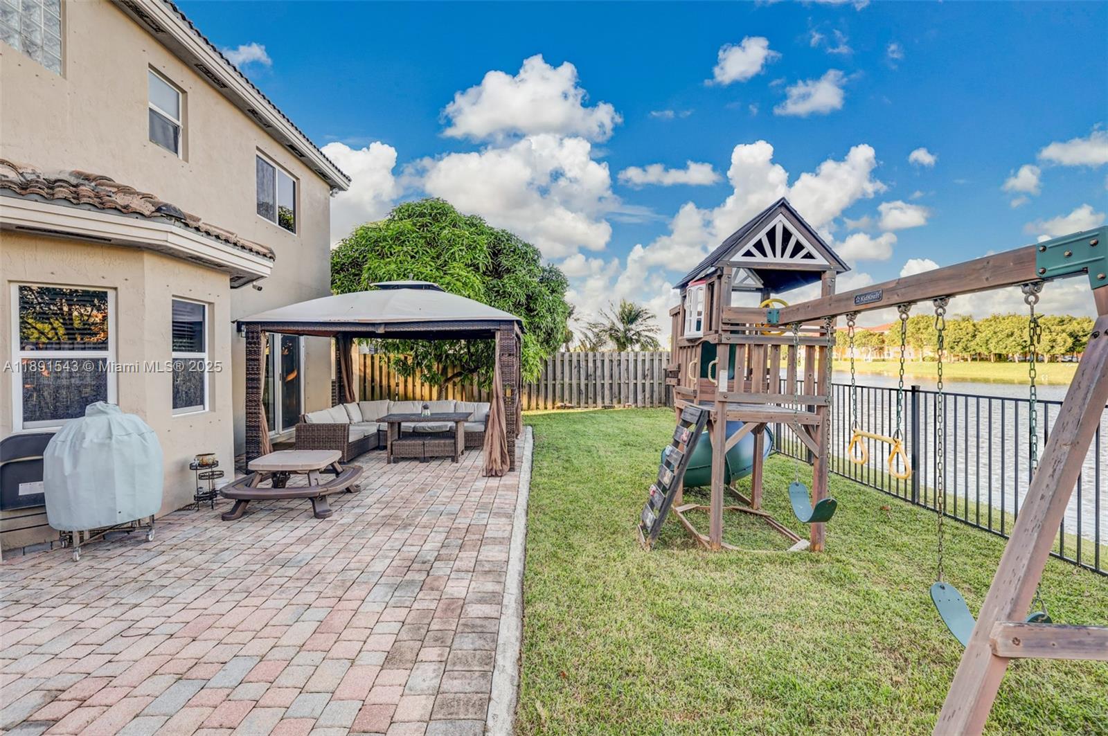 PELICAN BAY AT OLD CUTLER - Residential