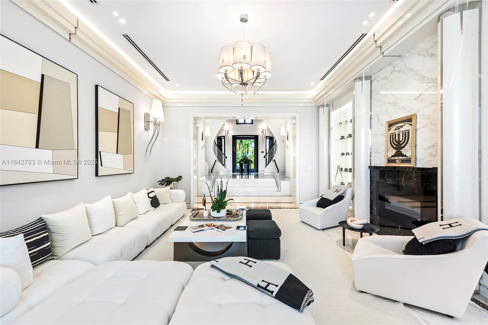 GOLDEN BEACH SEC E - Residential