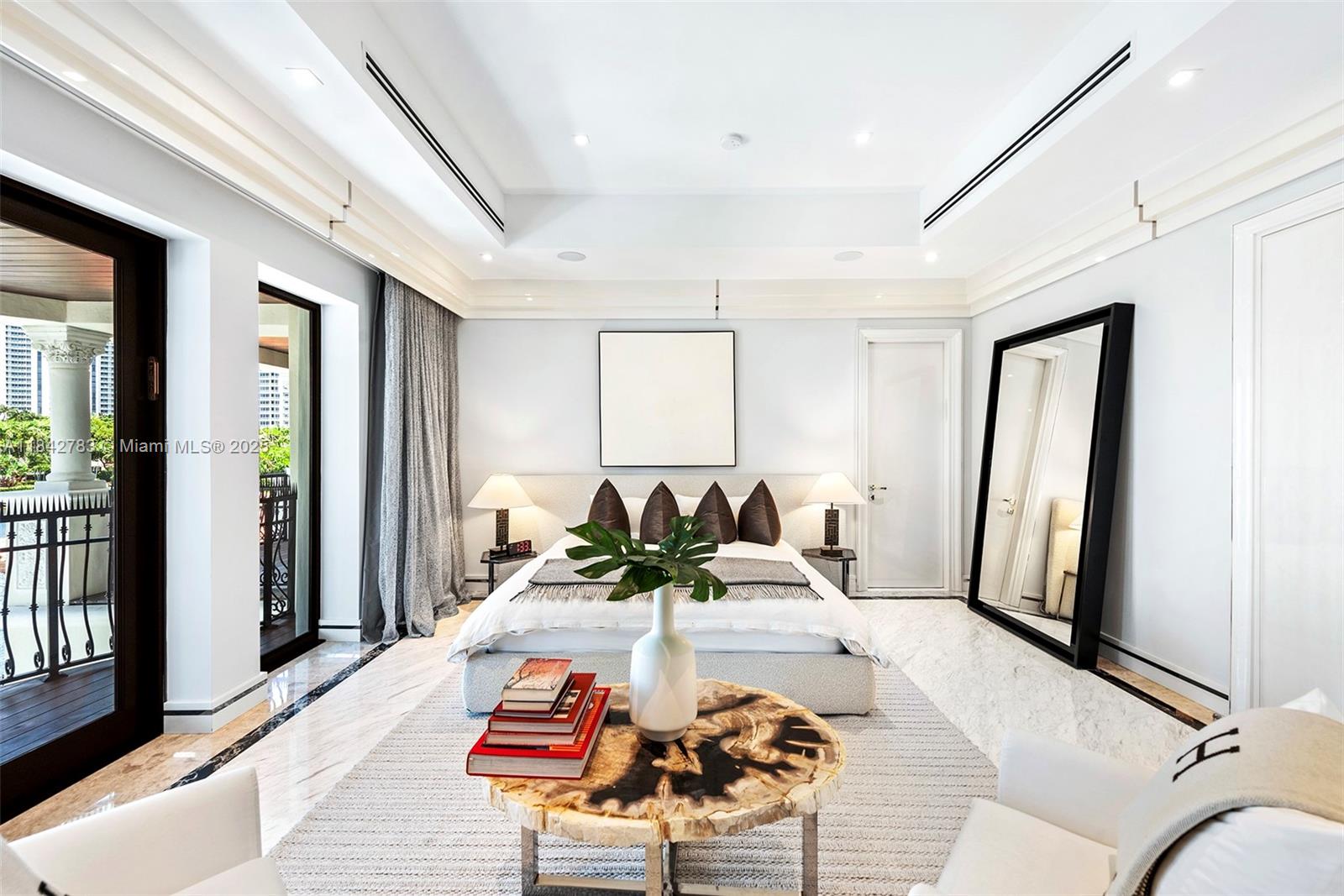 GOLDEN BEACH SEC E - Residential