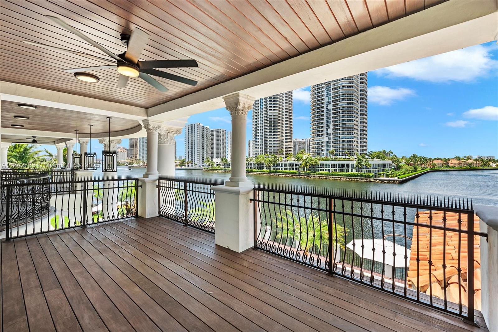 GOLDEN BEACH SEC E - Residential