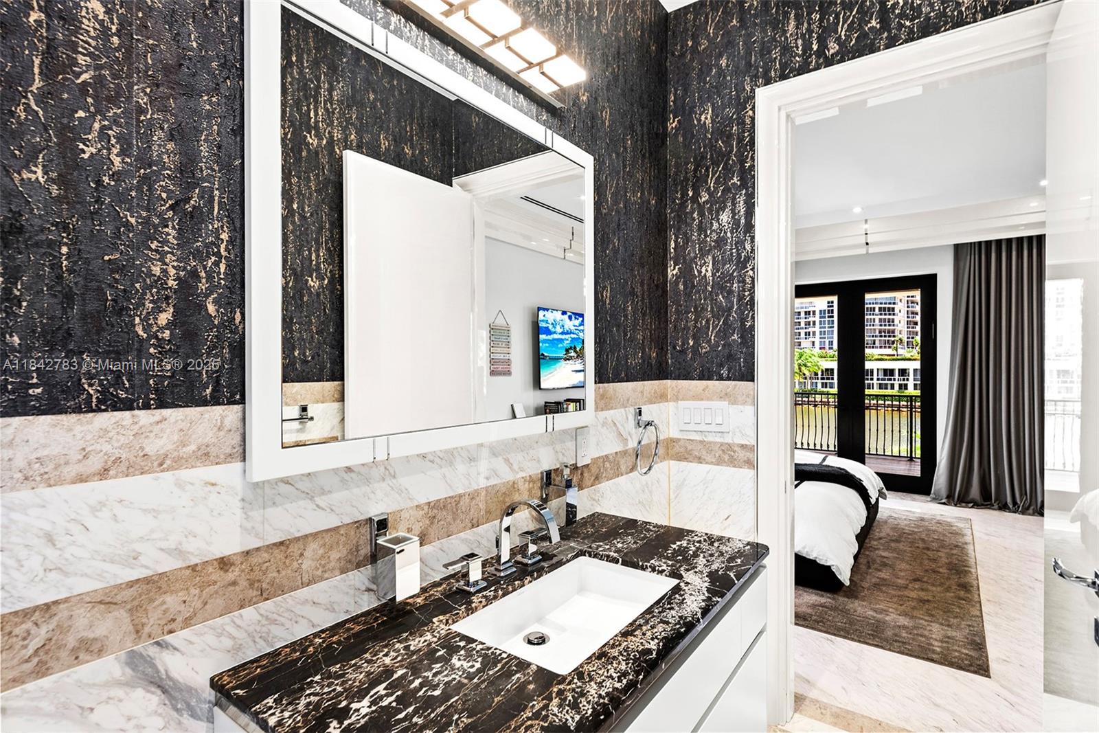 GOLDEN BEACH SEC E - Residential