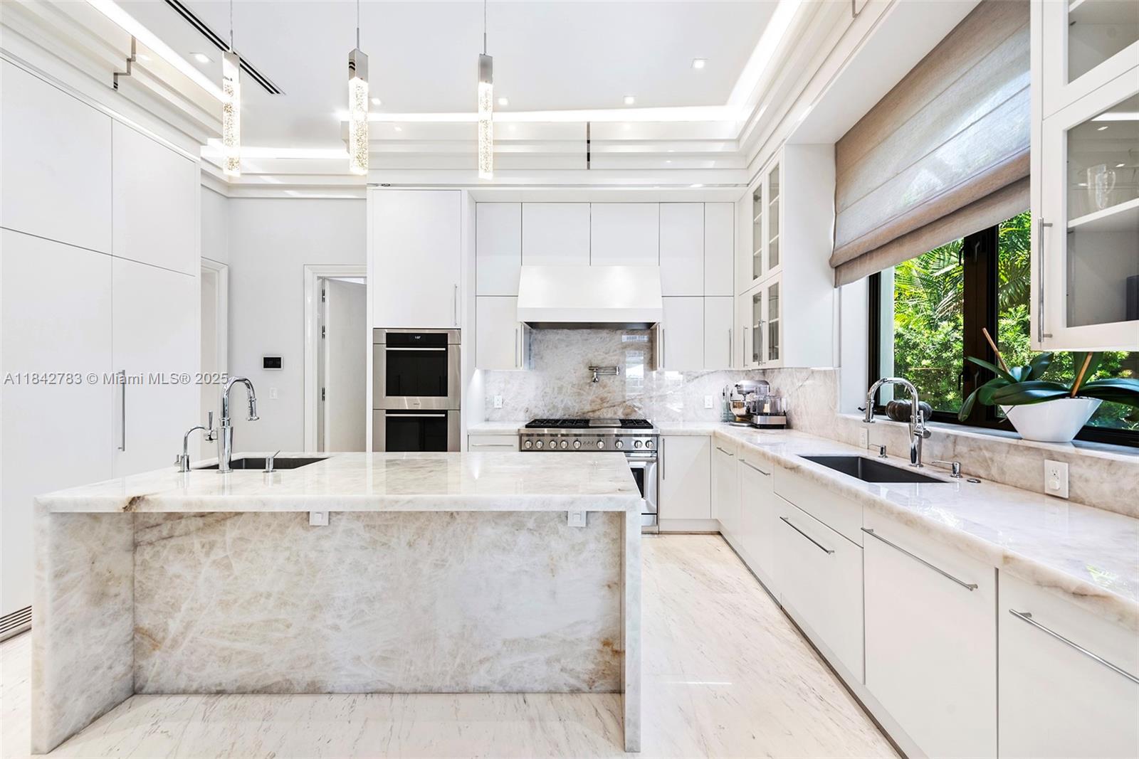 GOLDEN BEACH SEC E - Residential