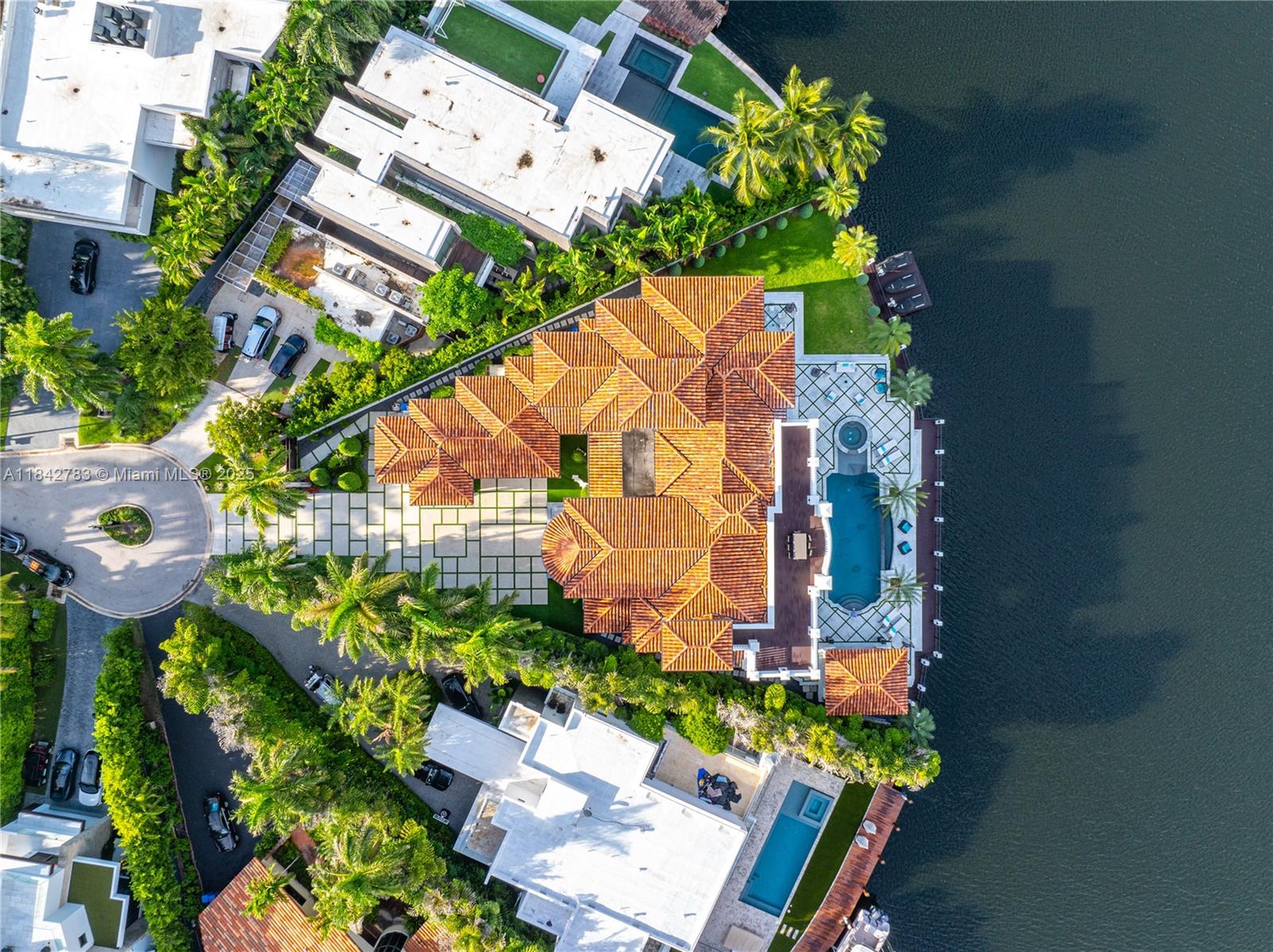 GOLDEN BEACH SEC E - Residential