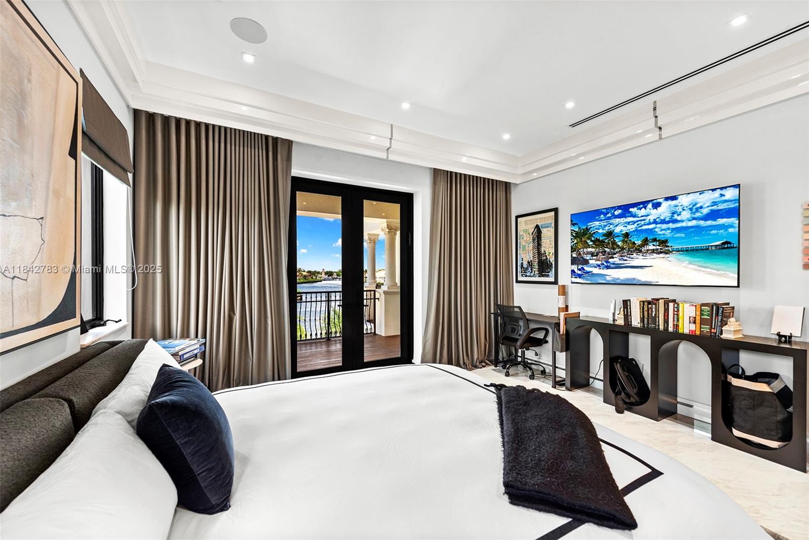 GOLDEN BEACH SEC E - Residential