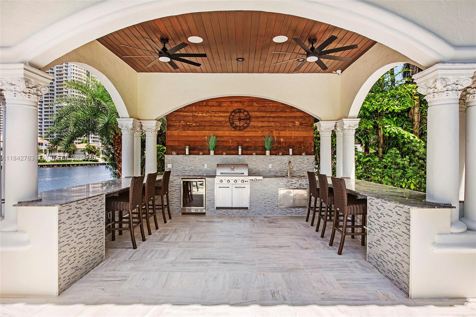 GOLDEN BEACH SEC E - Residential