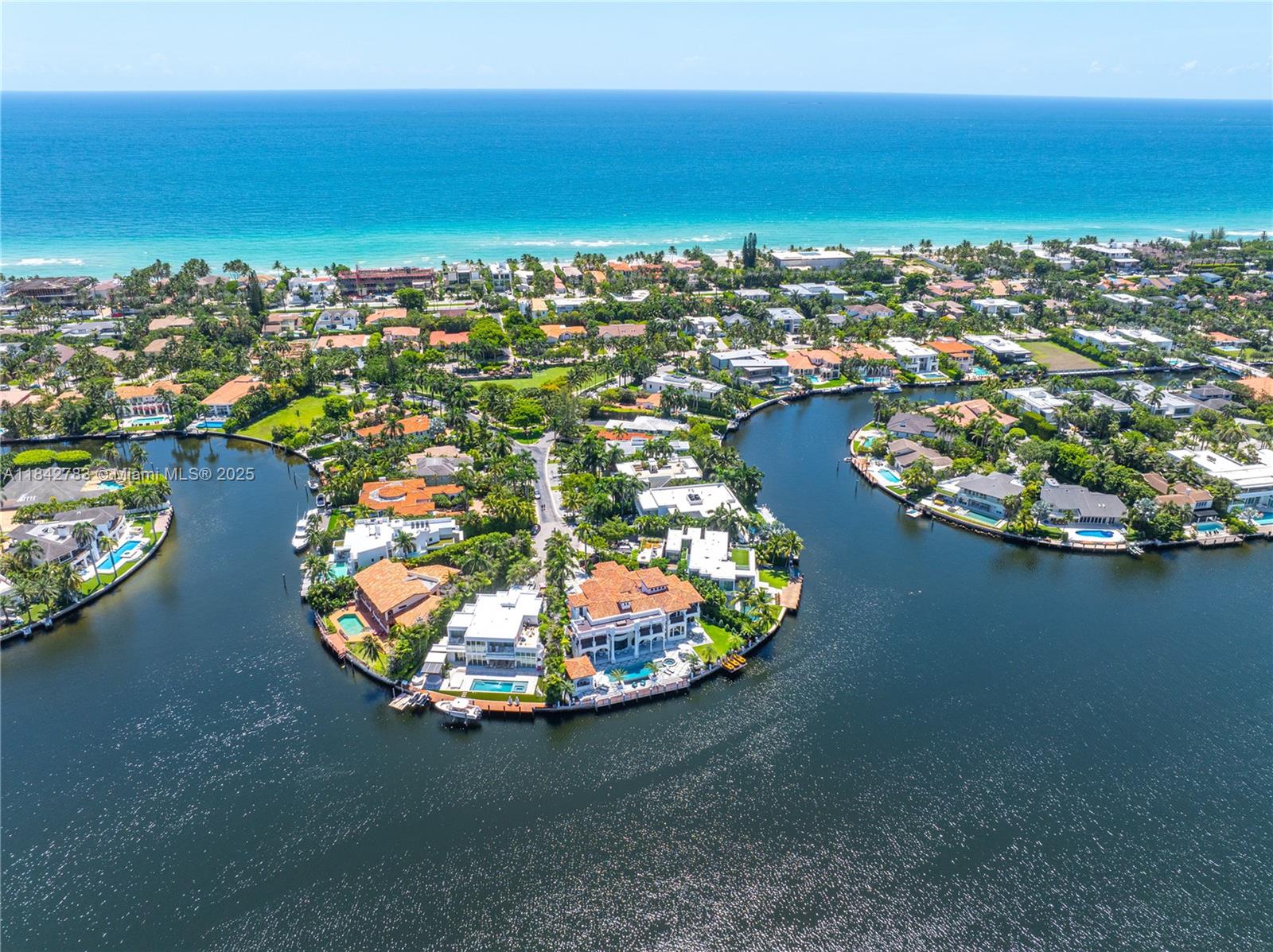 GOLDEN BEACH SEC E - Residential