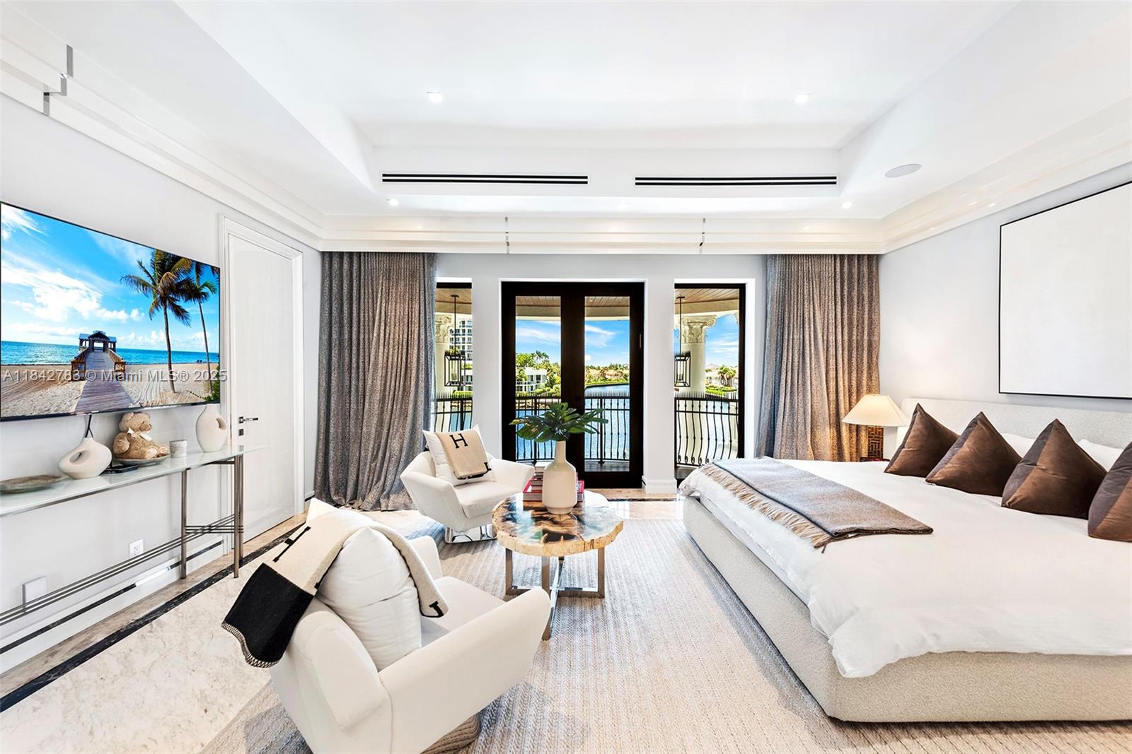 GOLDEN BEACH SEC E - Residential