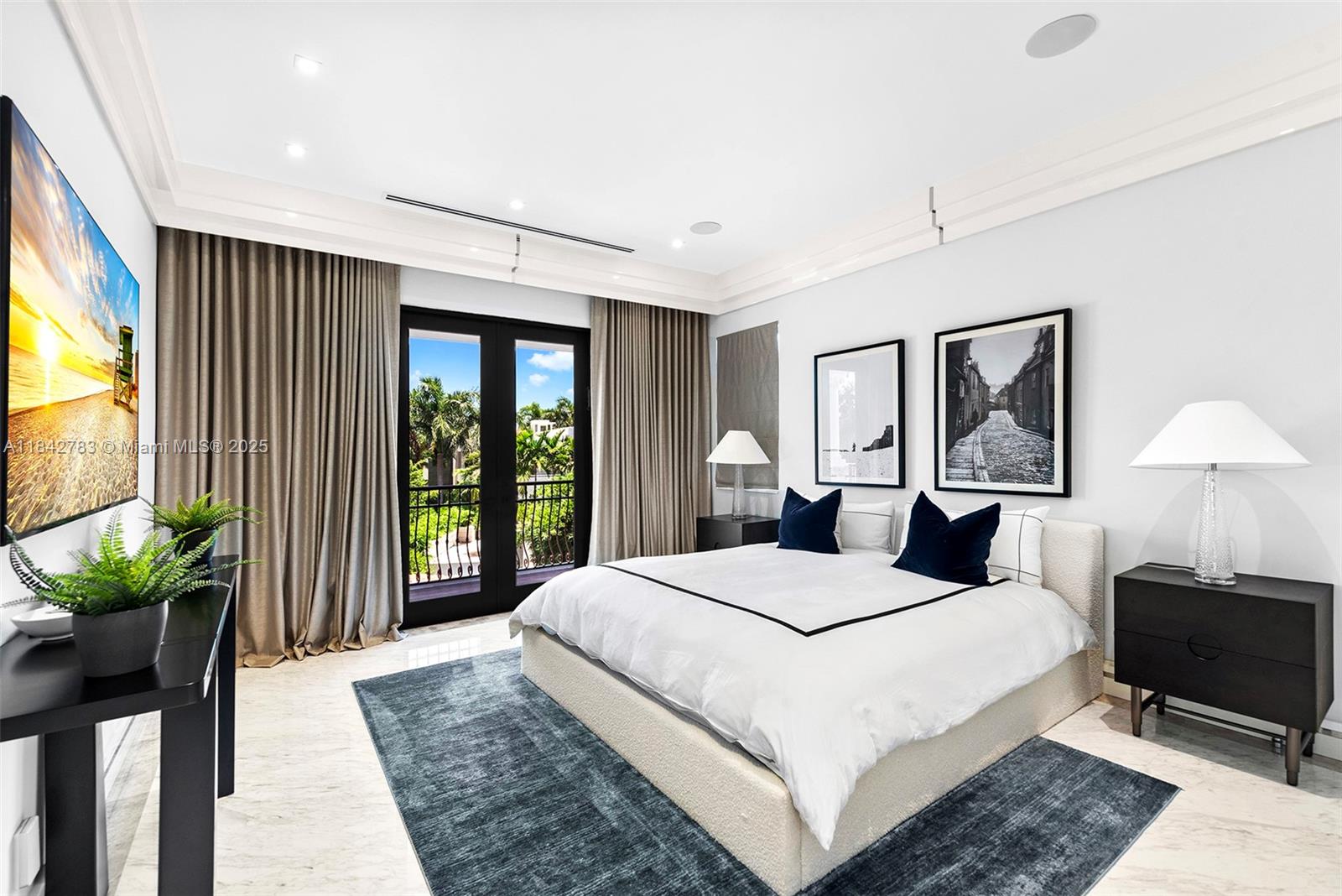 GOLDEN BEACH SEC E - Residential