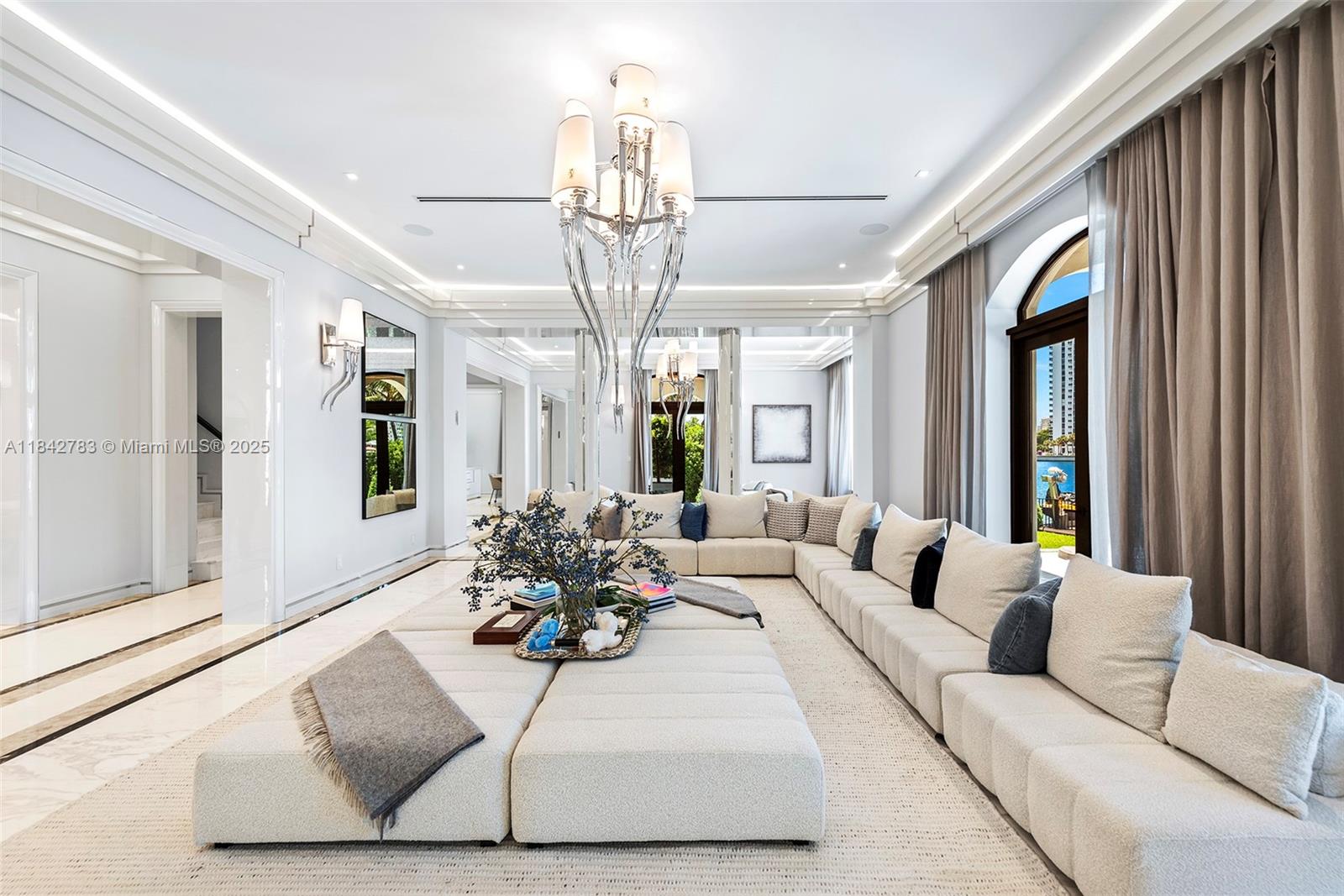 GOLDEN BEACH SEC E - Residential