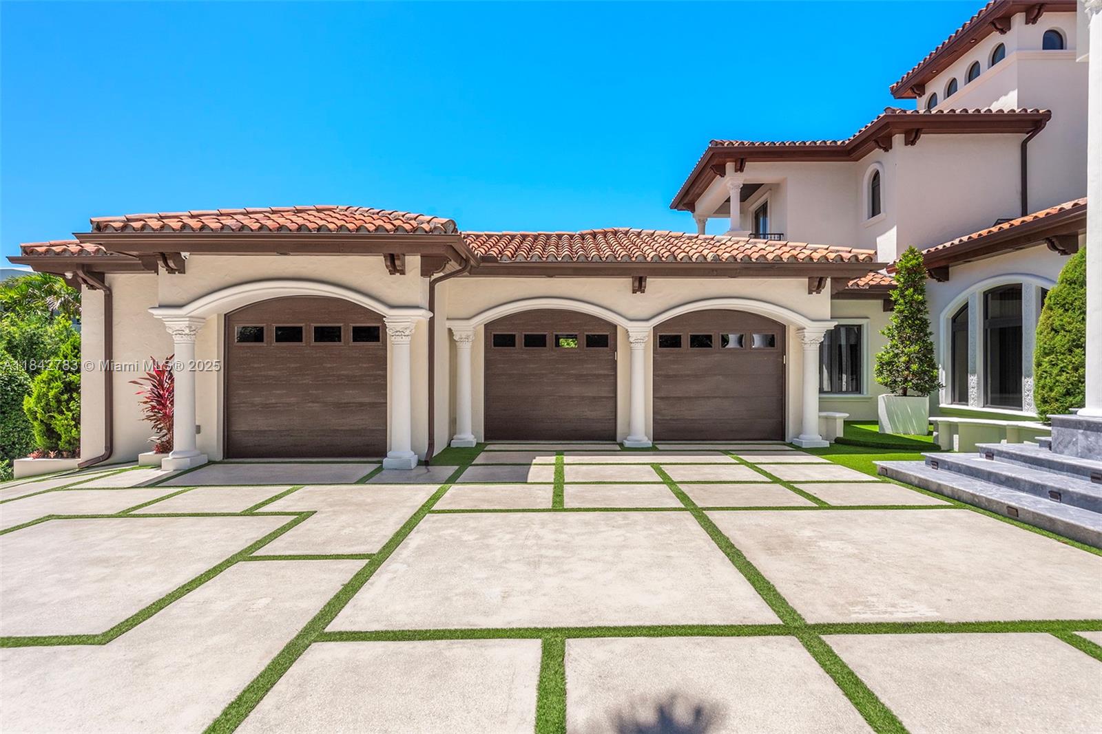 GOLDEN BEACH SEC E - Residential