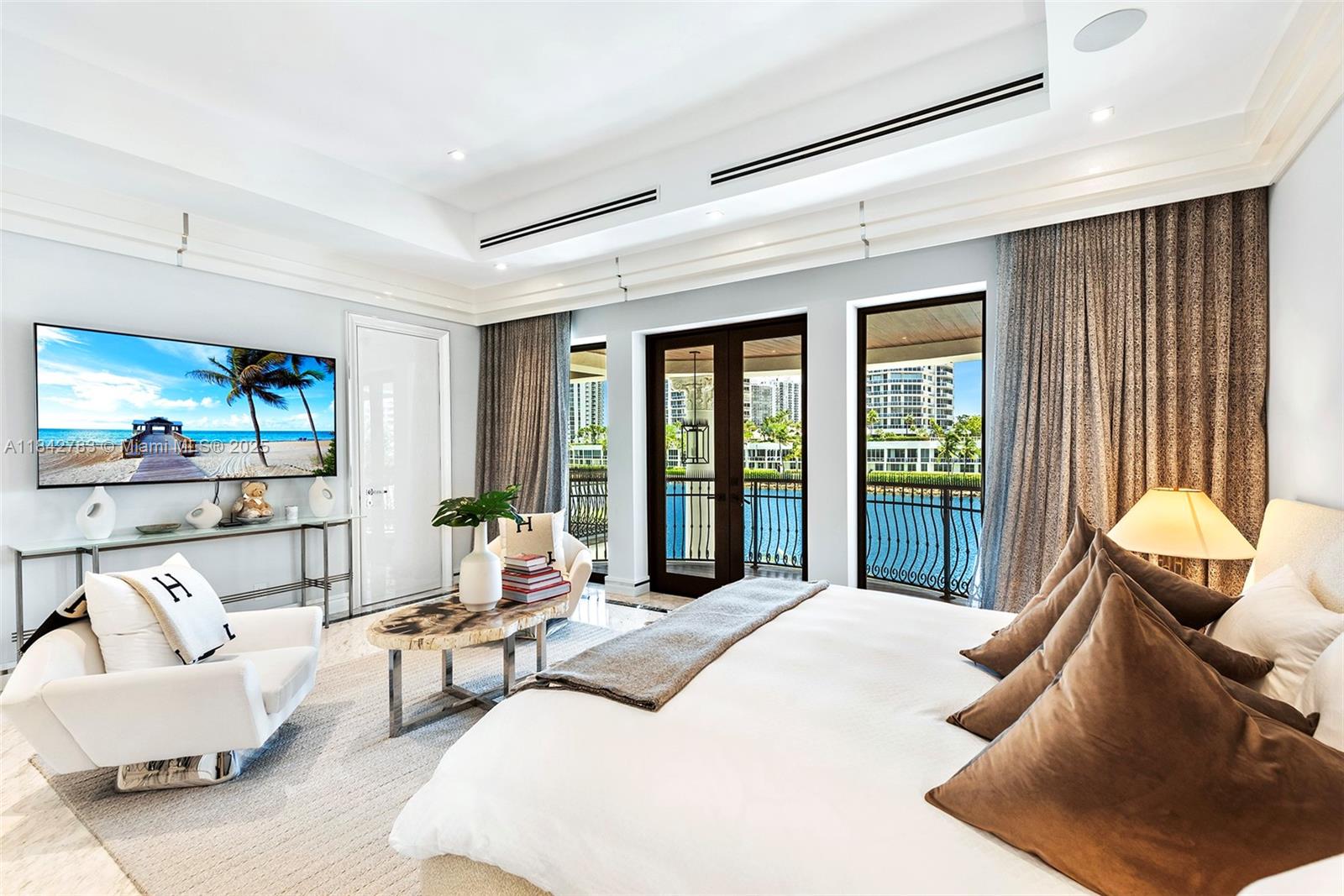 GOLDEN BEACH SEC E - Residential