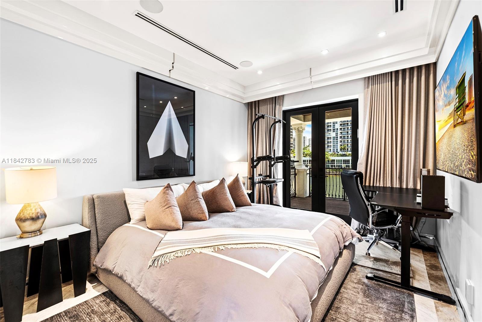 GOLDEN BEACH SEC E - Residential