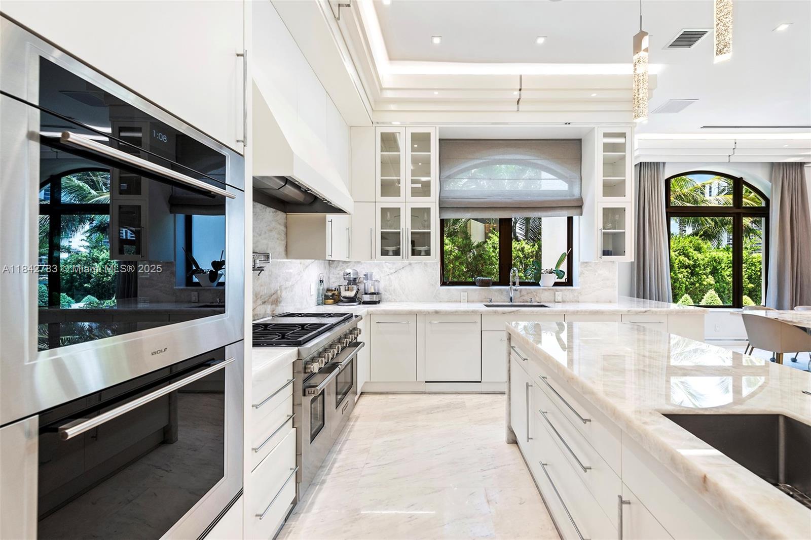 GOLDEN BEACH SEC E - Residential