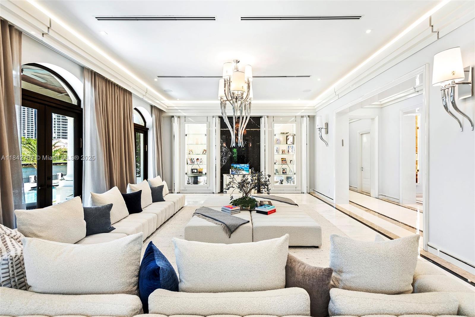 GOLDEN BEACH SEC E - Residential