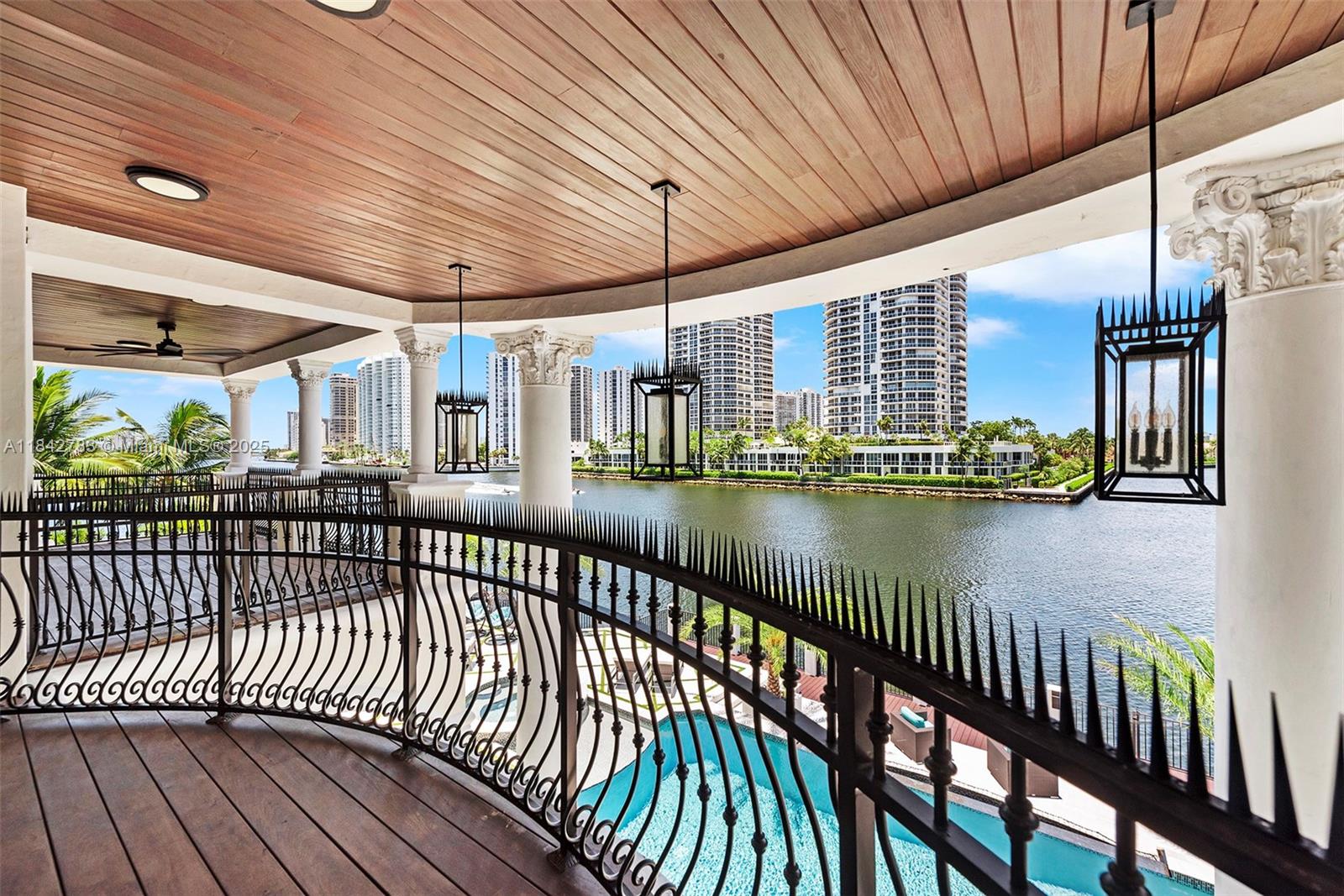 GOLDEN BEACH SEC E - Residential