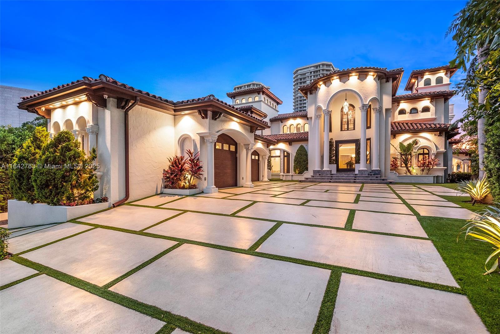 GOLDEN BEACH SEC E - Residential