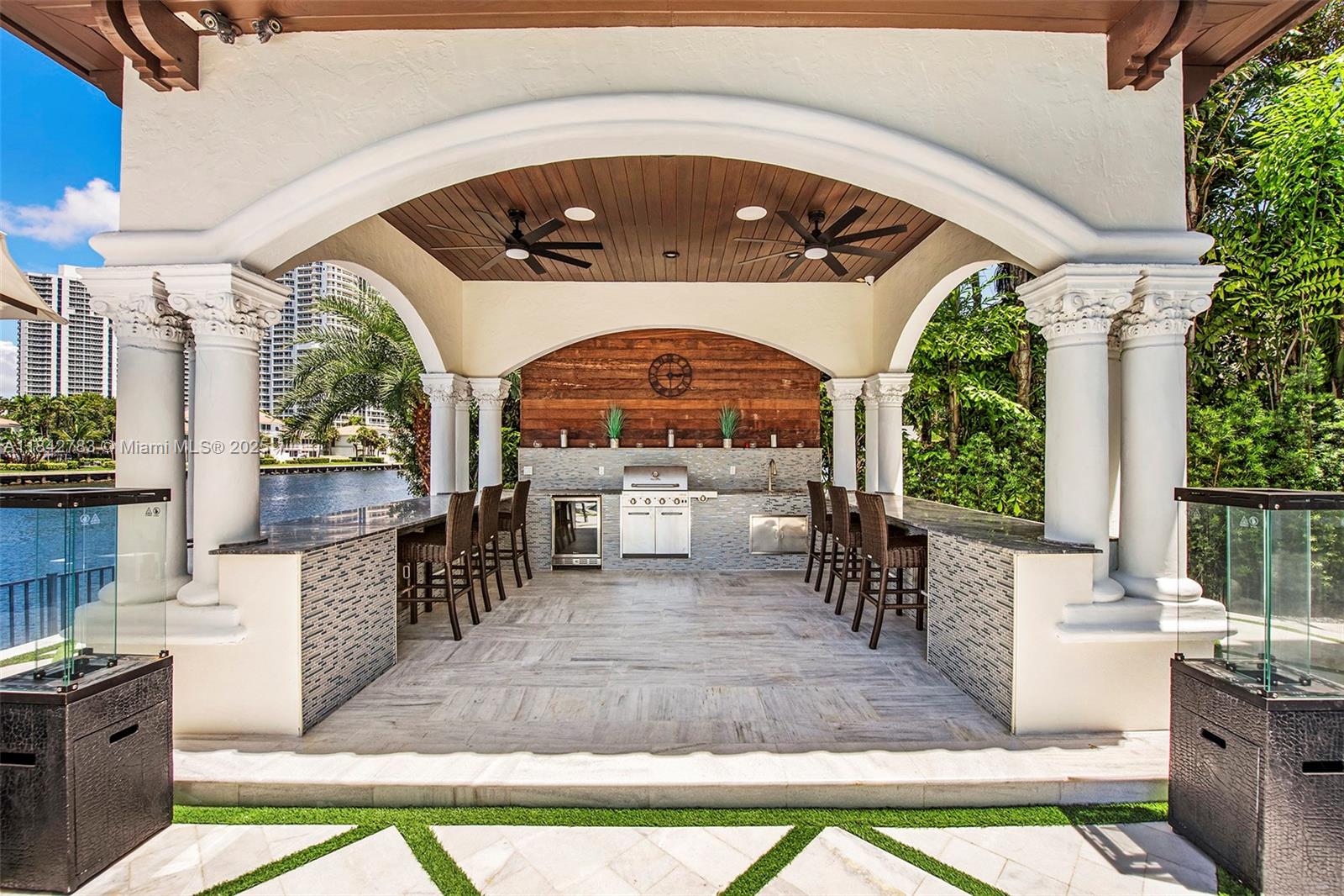 GOLDEN BEACH SEC E - Residential