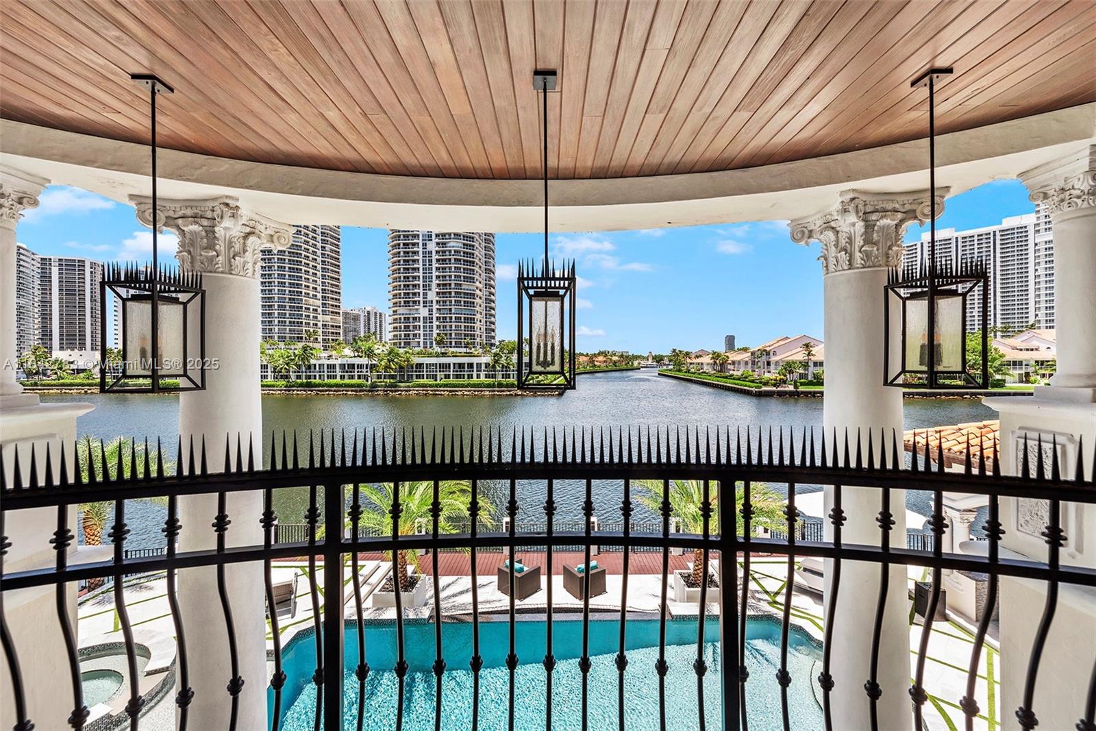 GOLDEN BEACH SEC E - Residential