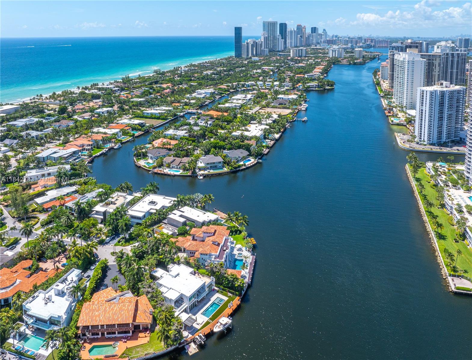 GOLDEN BEACH SEC E - Residential