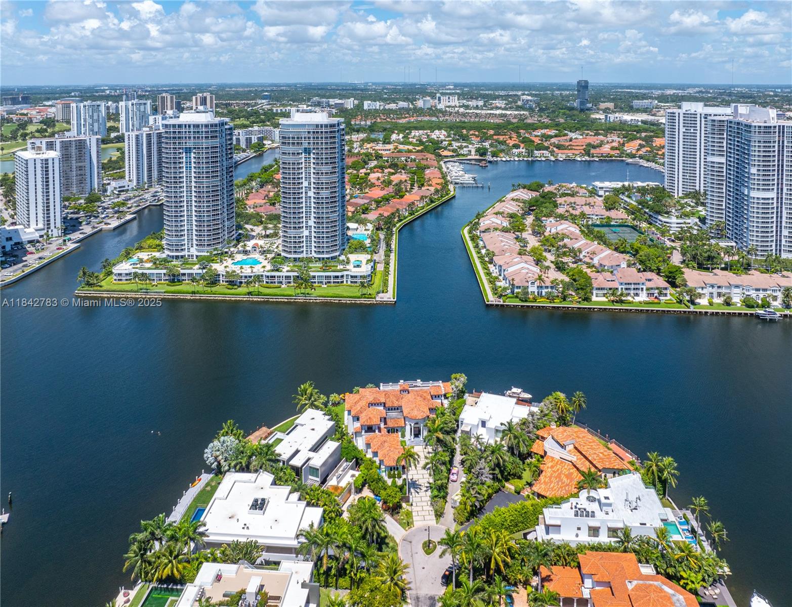 GOLDEN BEACH SEC E - Residential