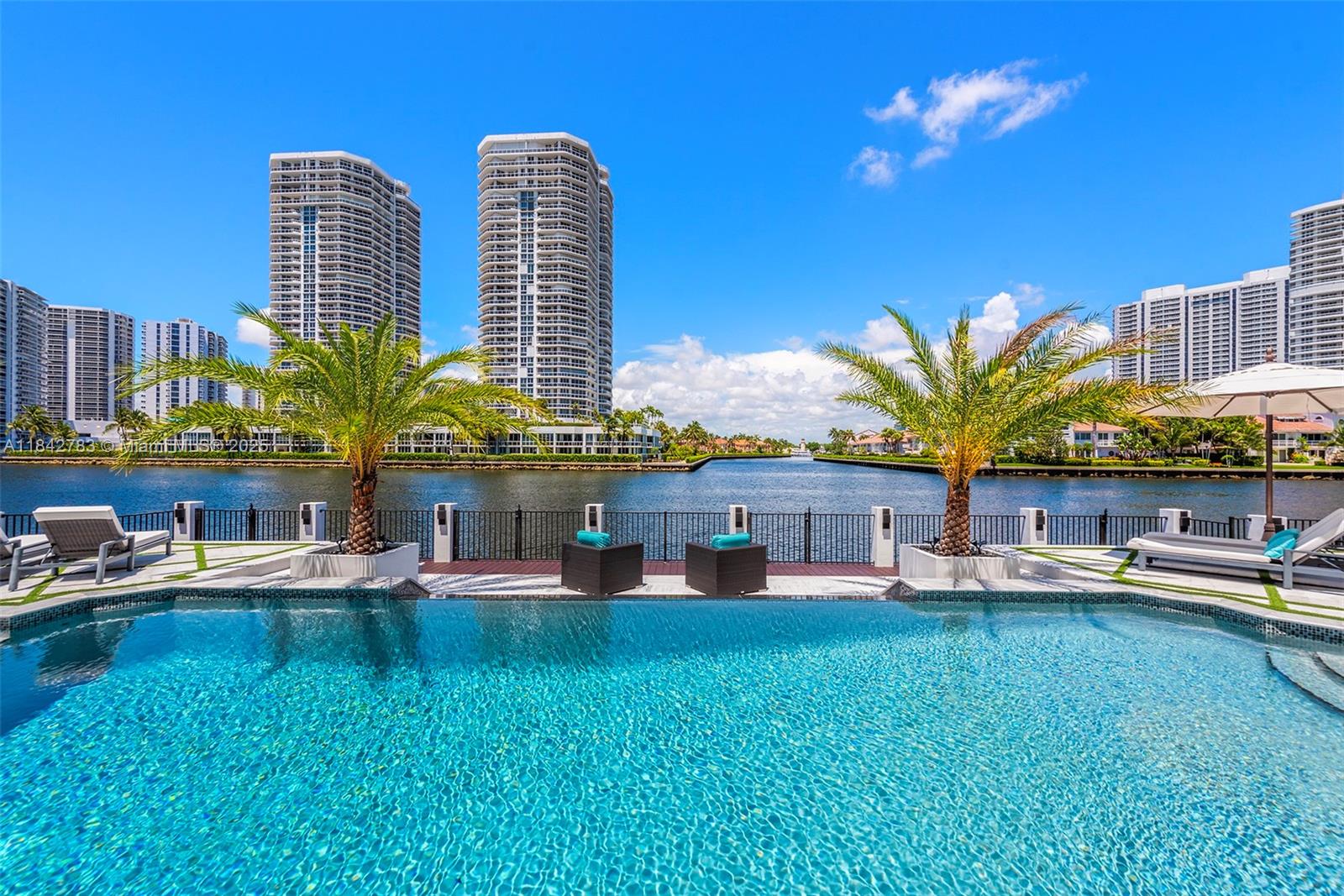 GOLDEN BEACH SEC E - Residential