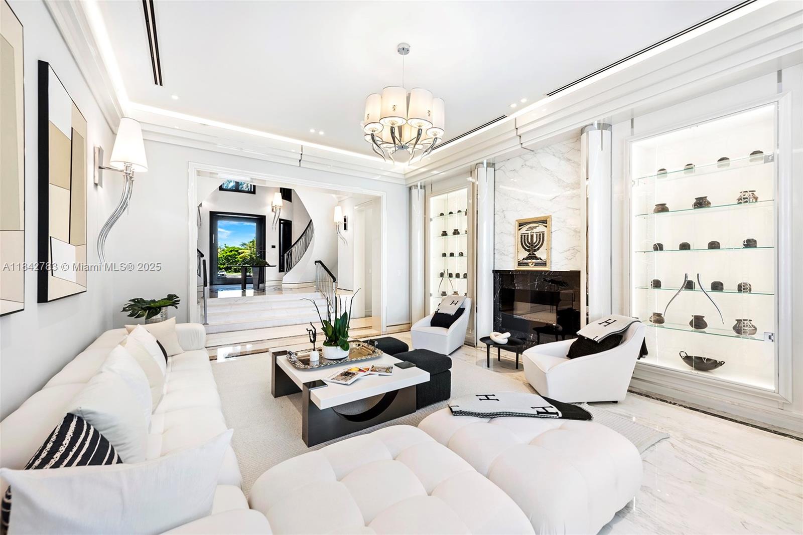 GOLDEN BEACH SEC E - Residential