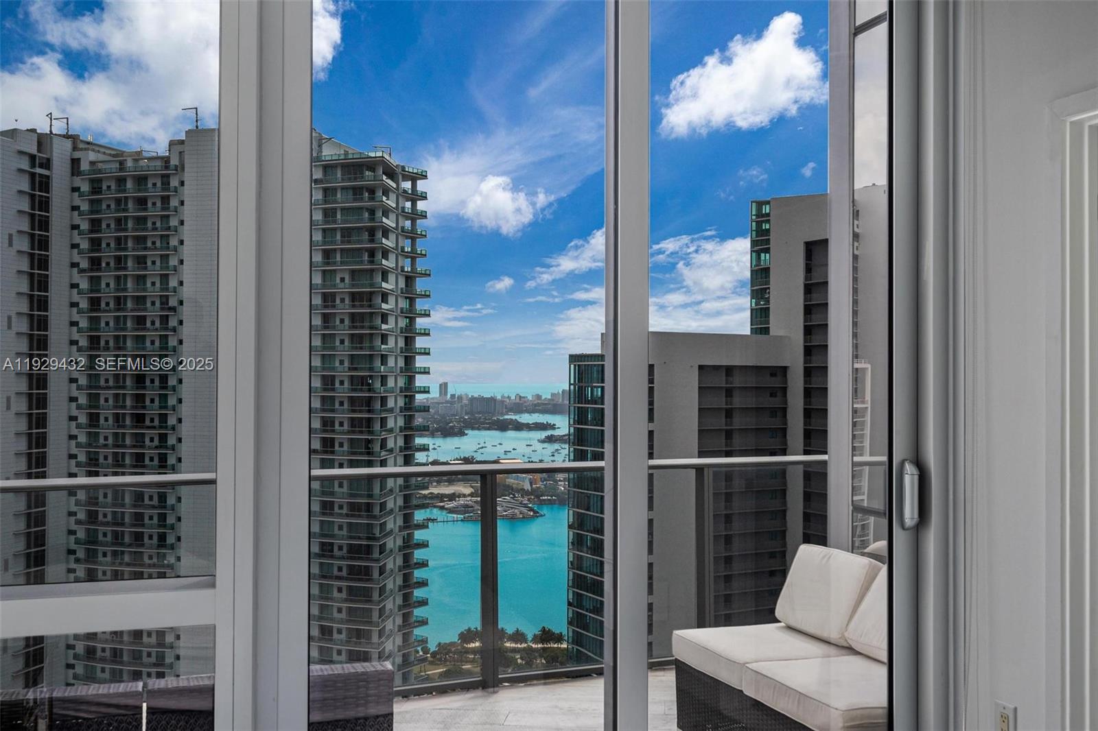 PARAMOUNT MIAMI WORLDCENT - Residential Lease