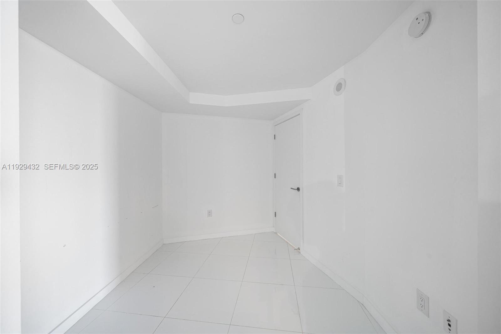 PARAMOUNT MIAMI WORLDCENT - Residential Lease