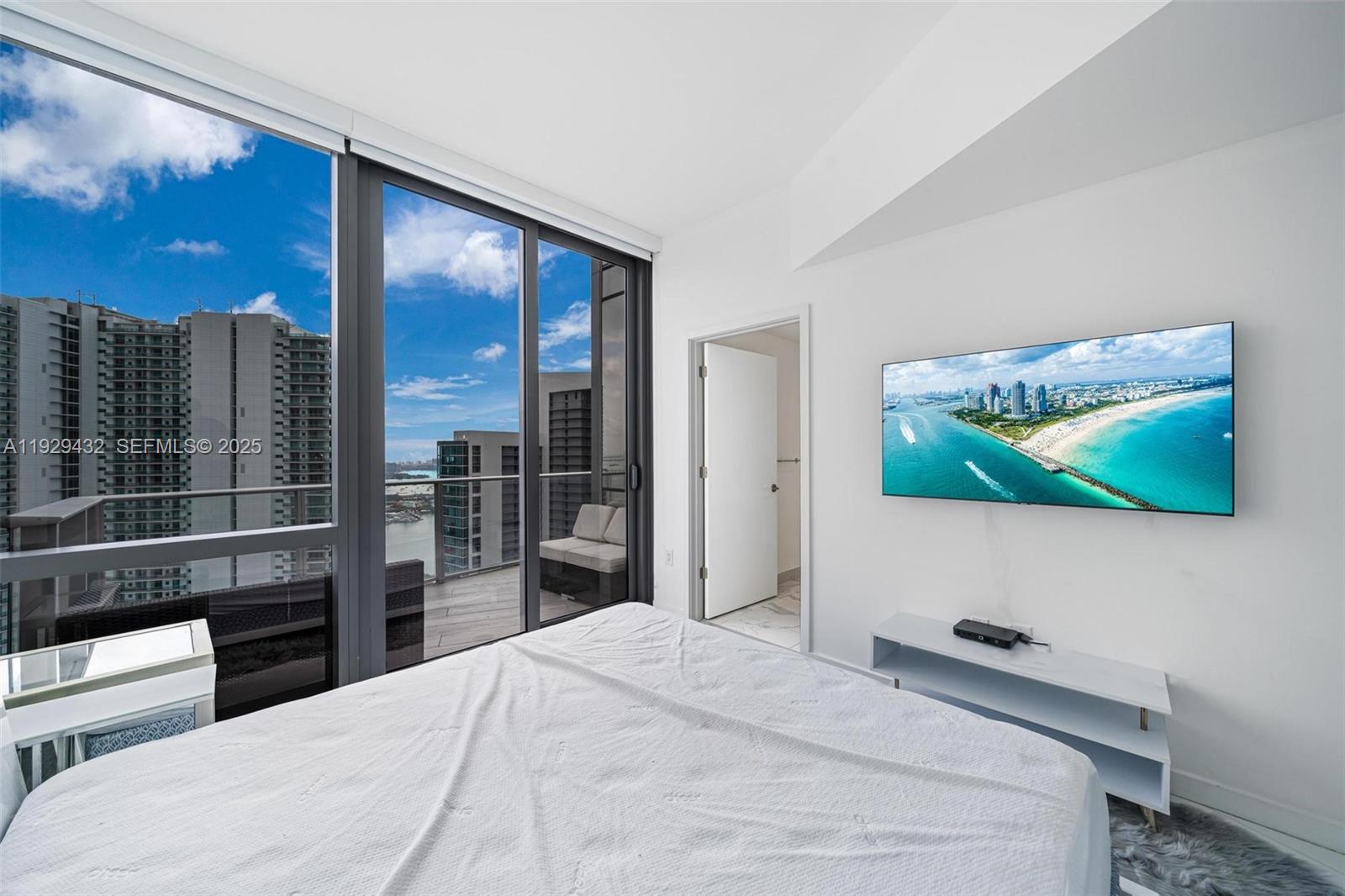 PARAMOUNT MIAMI WORLDCENT - Residential Lease