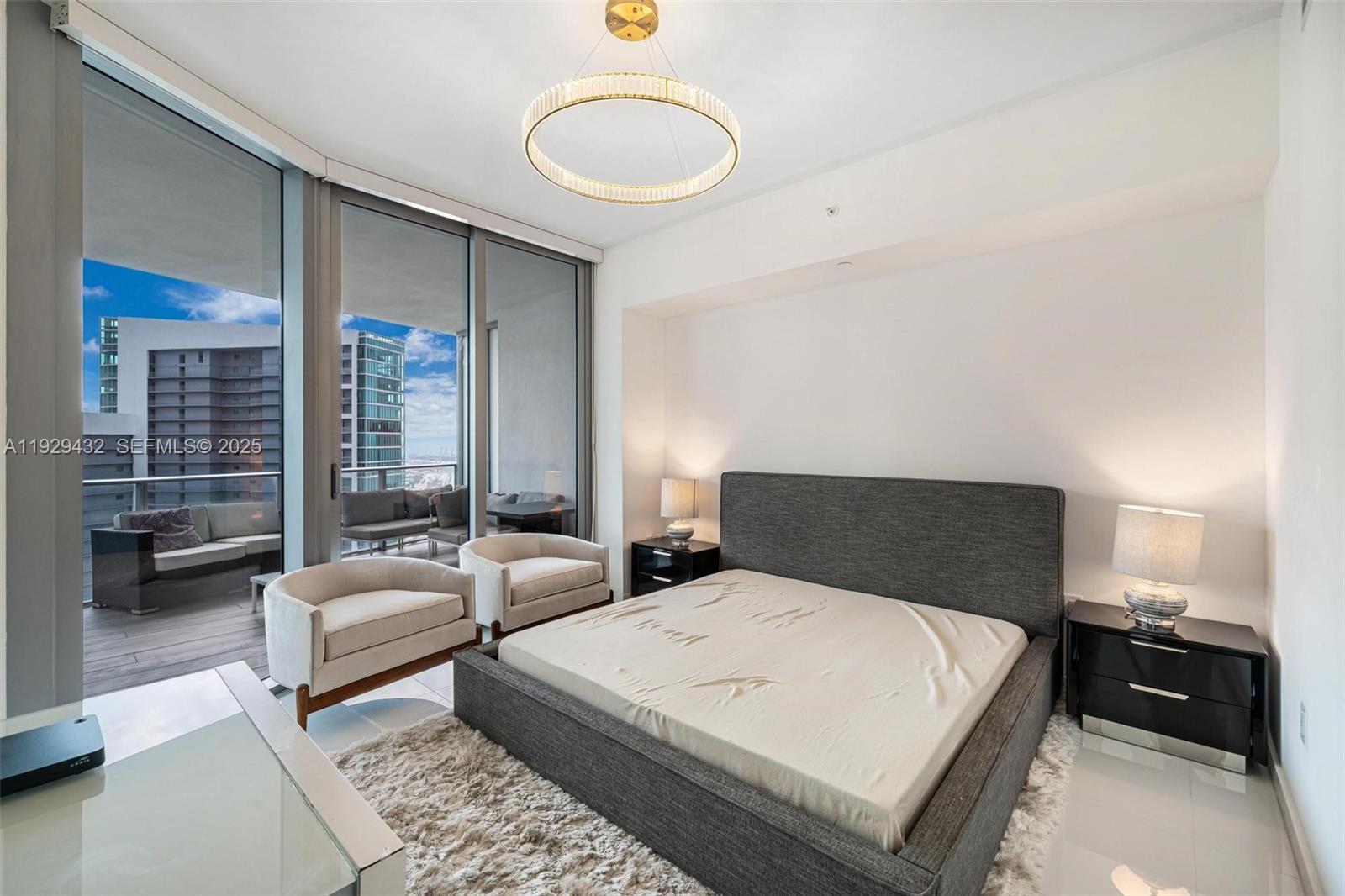 PARAMOUNT MIAMI WORLDCENT - Residential Lease