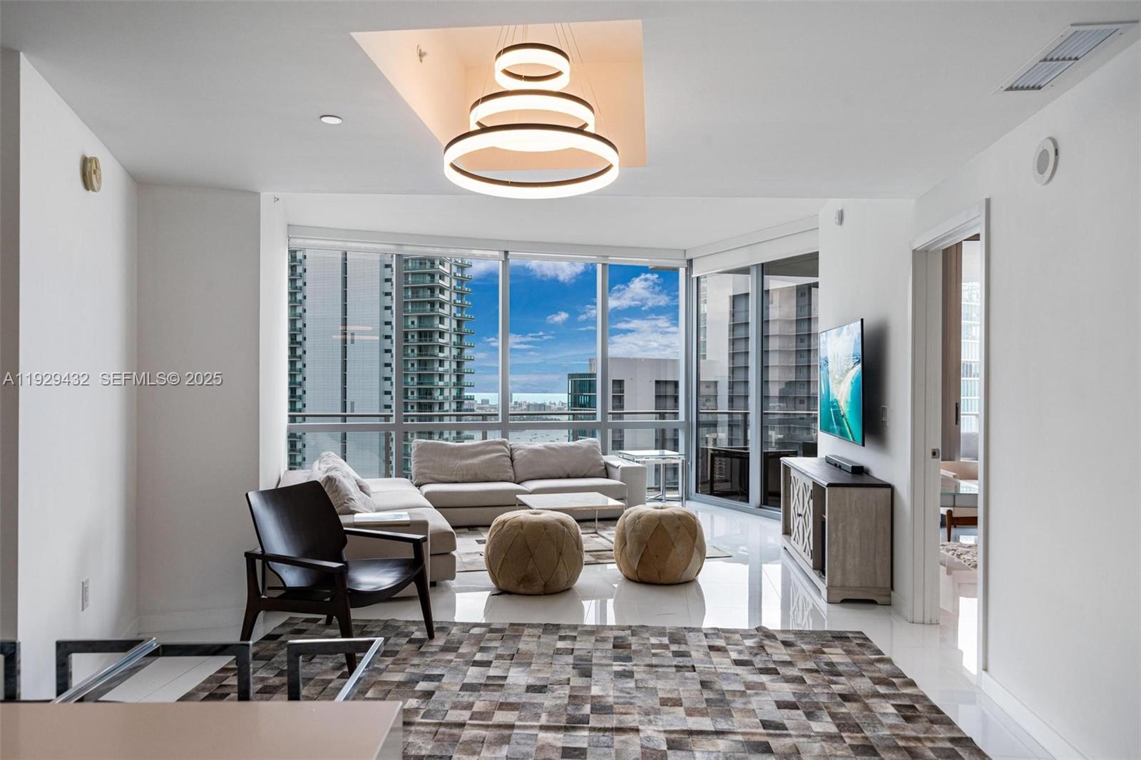 PARAMOUNT MIAMI WORLDCENT - Residential Lease