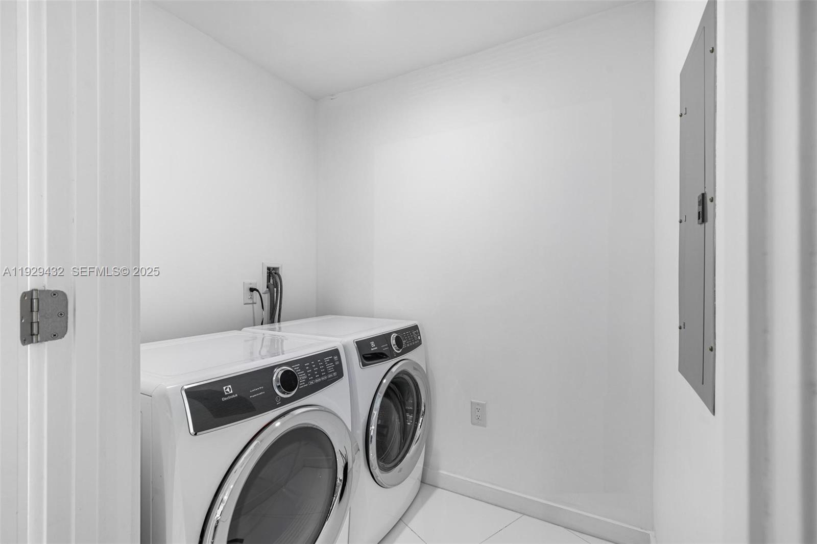 PARAMOUNT MIAMI WORLDCENT - Residential Lease