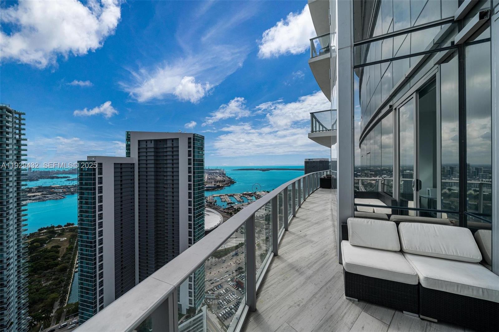 PARAMOUNT MIAMI WORLDCENT - Residential Lease