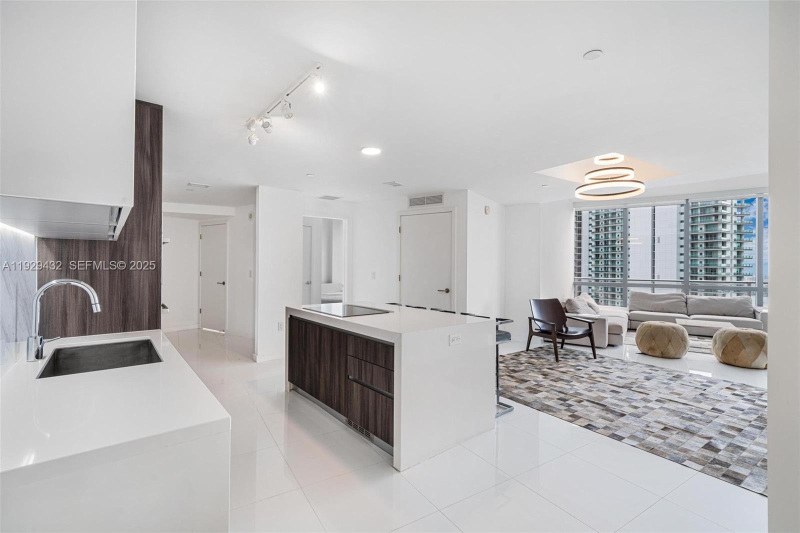 PARAMOUNT MIAMI WORLDCENT - Residential Lease
