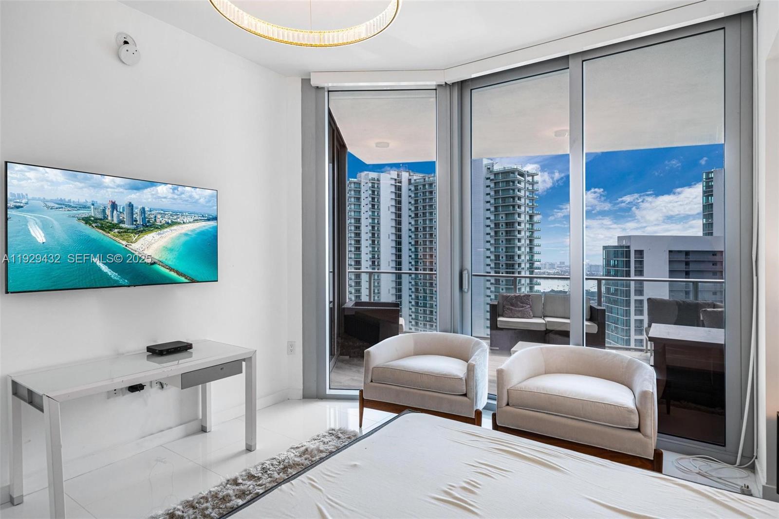 PARAMOUNT MIAMI WORLDCENT - Residential Lease