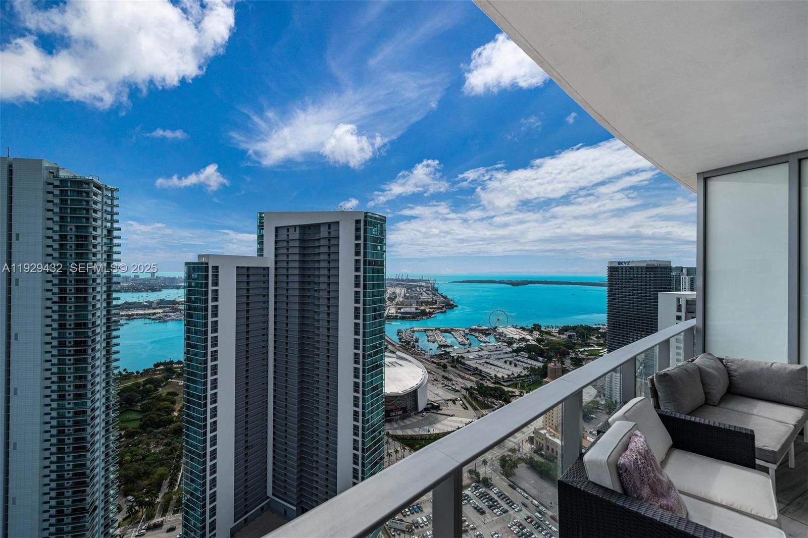 PARAMOUNT MIAMI WORLDCENT - Residential Lease
