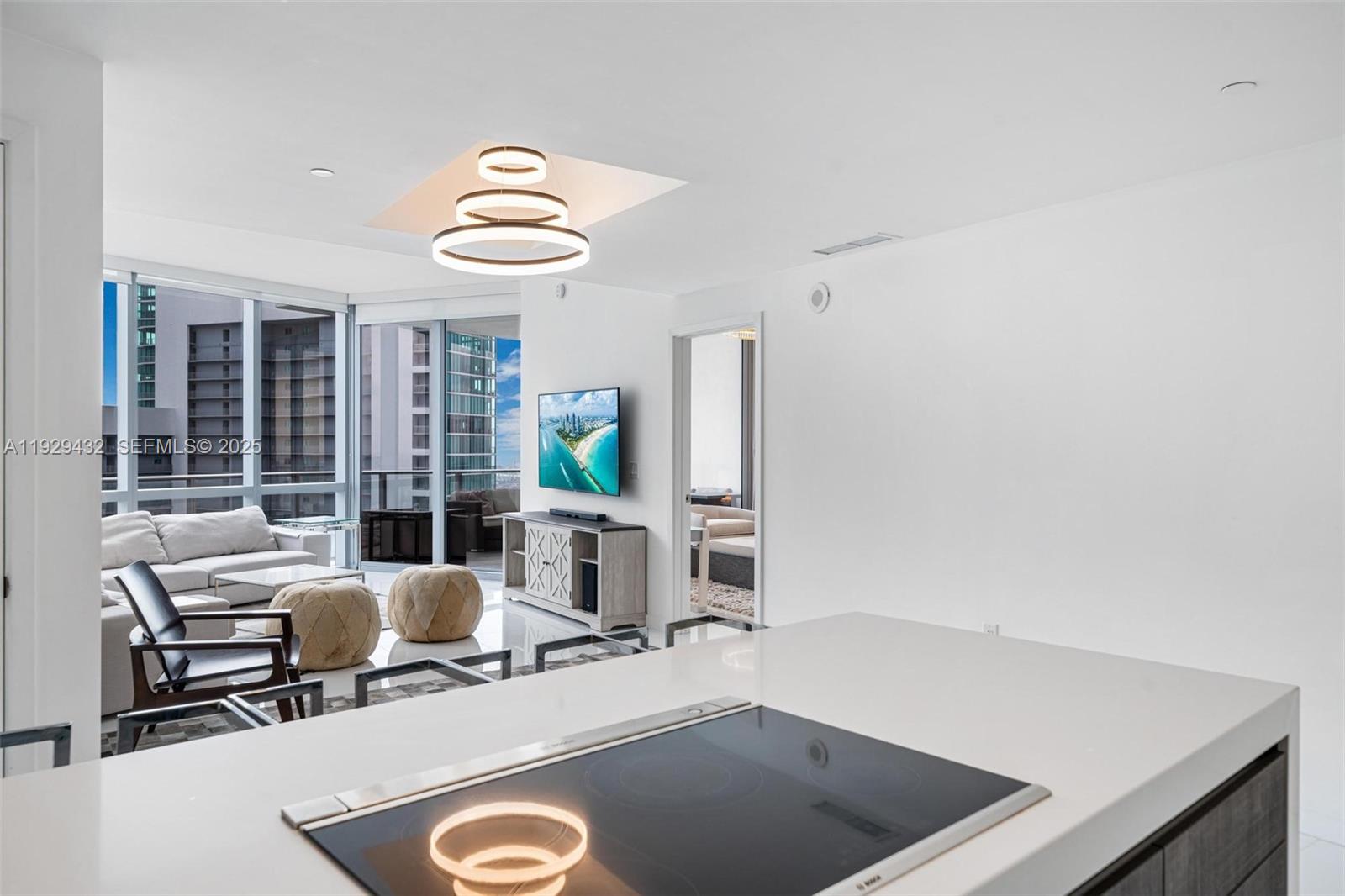 PARAMOUNT MIAMI WORLDCENT - Residential Lease